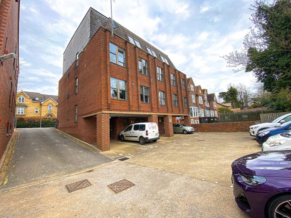 The Avenue Apartment-Northampton Hospital location Apartment in Northampton