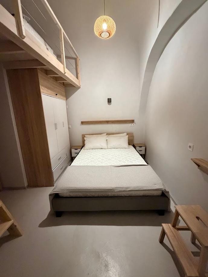 Bedroom, wardrobe