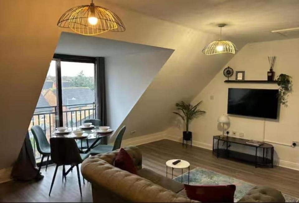 TV and multimedia, Living room, Dining area, Evening entertainment