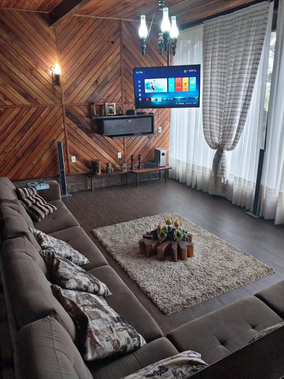 Casa Aresta de Cedro House in State of Santa Catarina