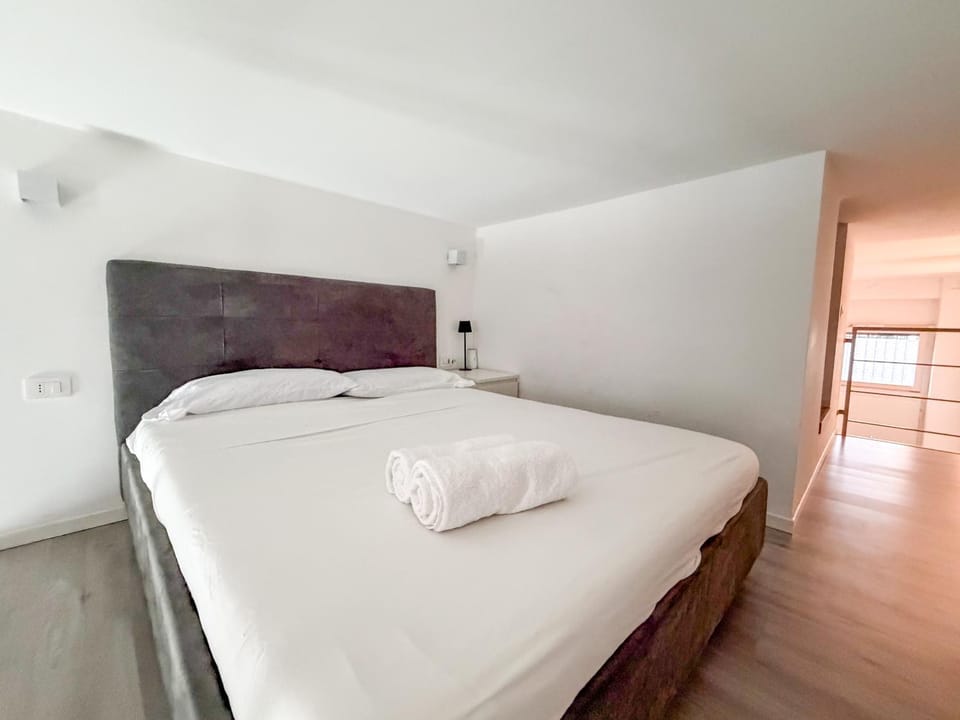 Accogliente Loft su Due Livelli a Milano - Metro M1 Apartment in Milan