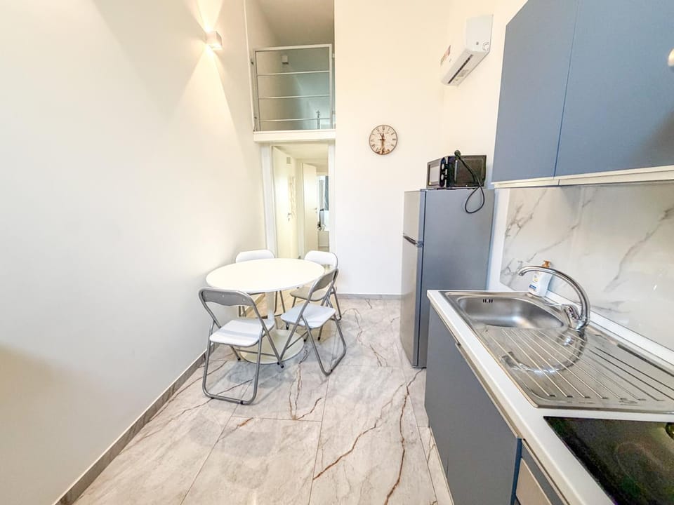 Accogliente Loft su Due Livelli a Milano - Metro M1 Apartment in Milan