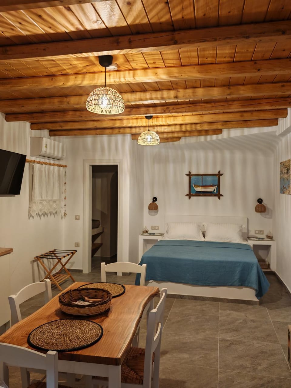 Troulou beach house House in Milos