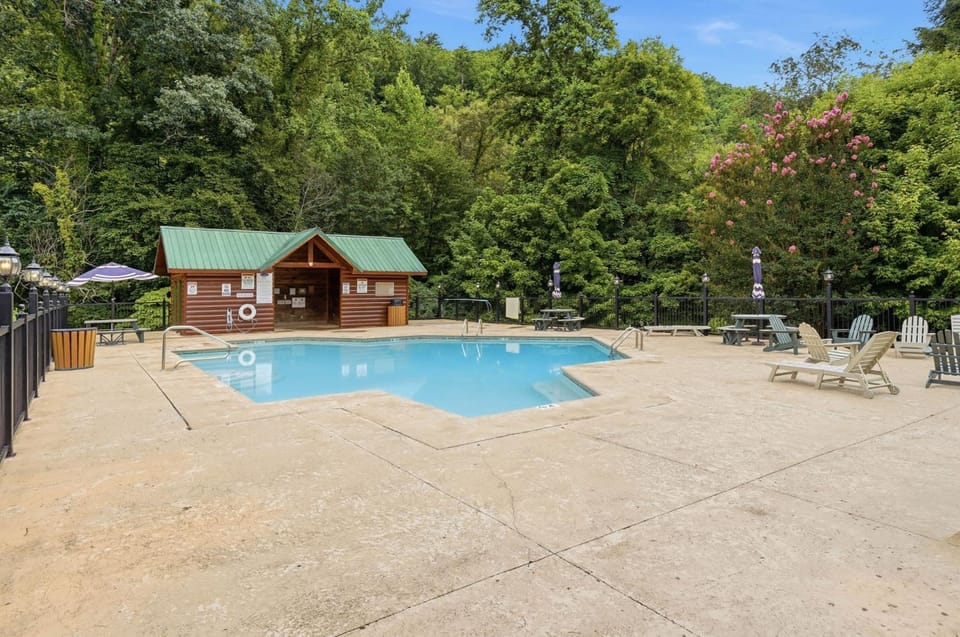 Relaxing Cabin-Hot Tub-Game Room-Large outdoors Cabin in Sevier County