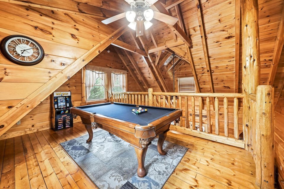 Relaxing Cabin-Hot Tub-Game Room-Large outdoors Cabin in Sevier County