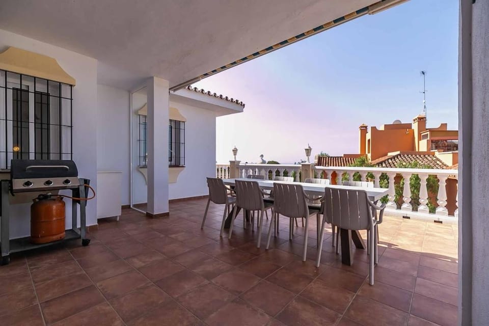 143 - Spacious Villa with Private Pool & Stunning Views Villa in Fuengirola