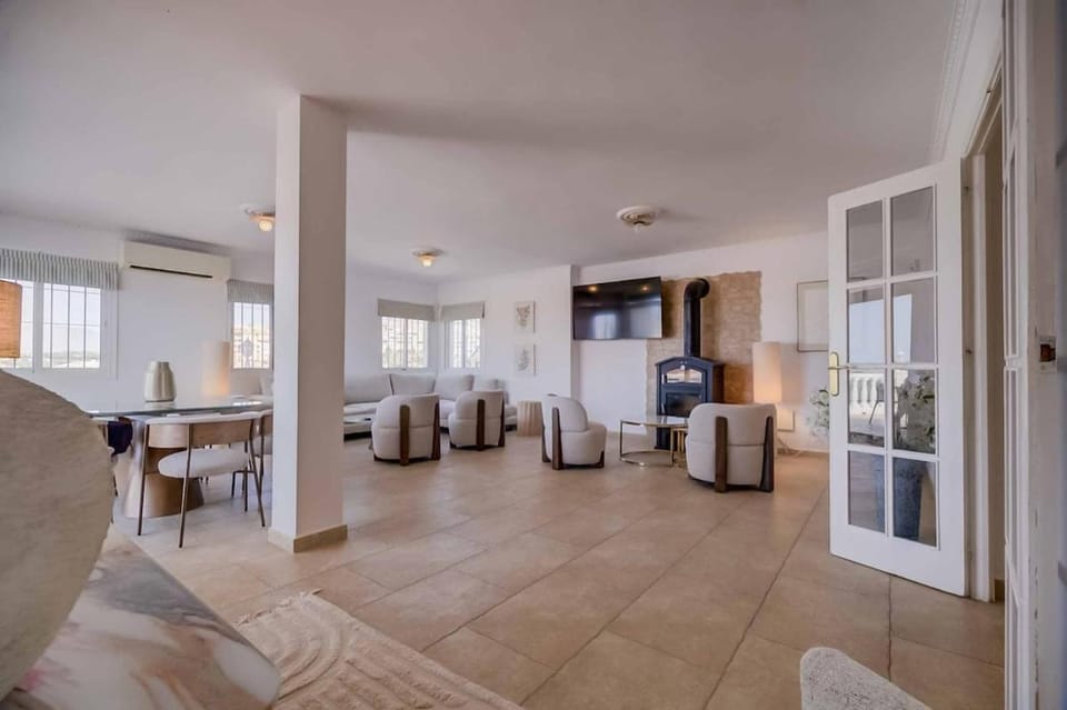 143 - Spacious Villa with Private Pool & Stunning Views Villa in Fuengirola