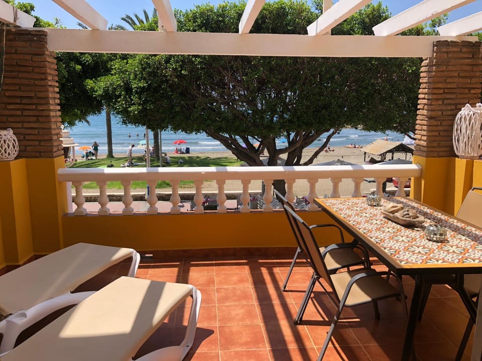 Restaurant/places to eat, Off site, Day, Neighbourhood, Summer, Balcony/Terrace, Balcony/Terrace, Beach, Beach, On site, Landmark view, Sea view, Street view