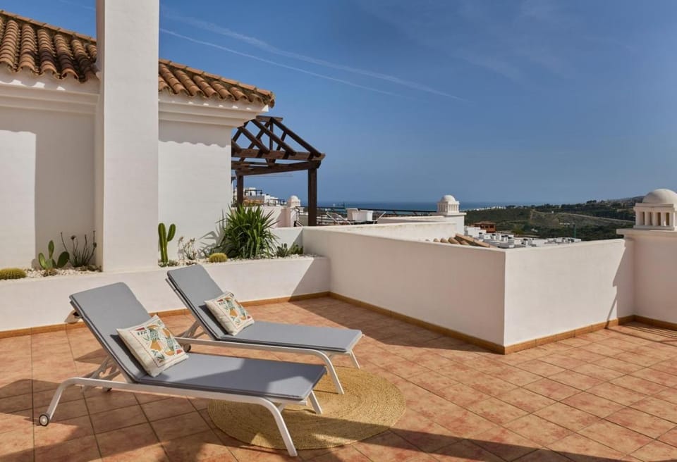 Penthouse with Large Terrace, Sea & Mountain Views Apartment in Costa del Sol