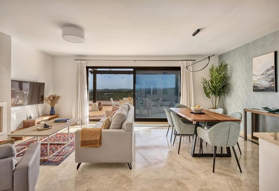 Penthouse with Large Terrace, Sea & Mountain Views Apartment in Costa del Sol
