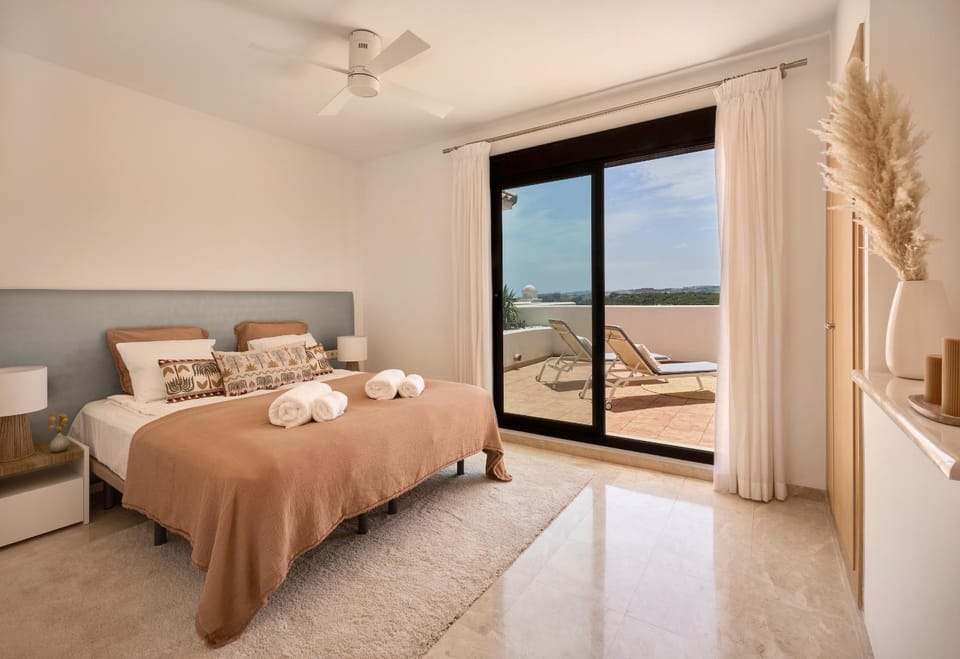 Penthouse with Large Terrace, Sea & Mountain Views Apartment in Costa del Sol