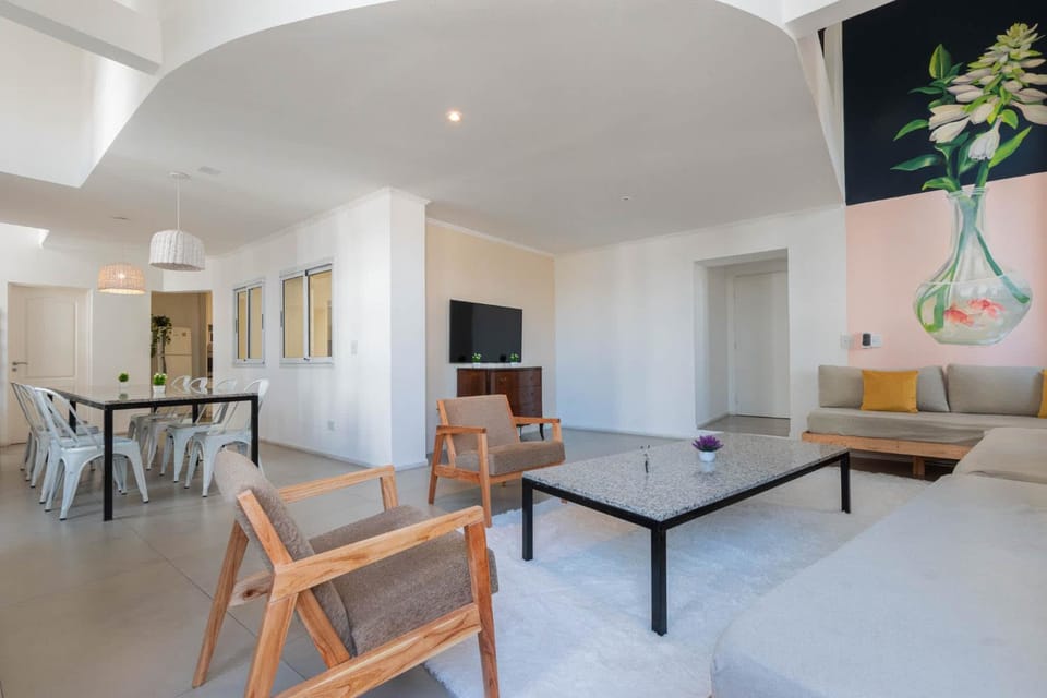 Communal lounge/ TV room, TV and multimedia, Living room, Dining area