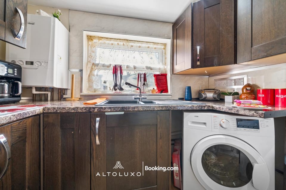 Comfy Bishopsworth Apartment for Work & Long Stays with Shared Garden by AltoLuxo Apartment in Bristol
