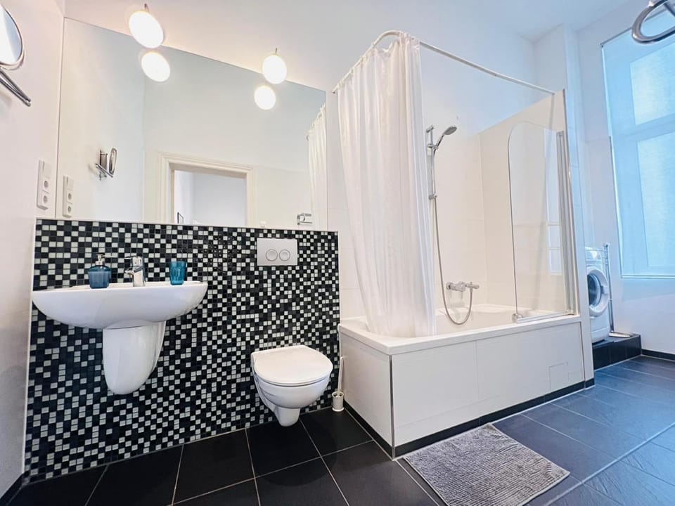 BerlinLux Apartment Alexandeplatz - Geräumige 3-SZ-Apartment mit 2 vollen Badezimmern in Berlin-Mitte nahe Alexander Platz Apartment in Berlin