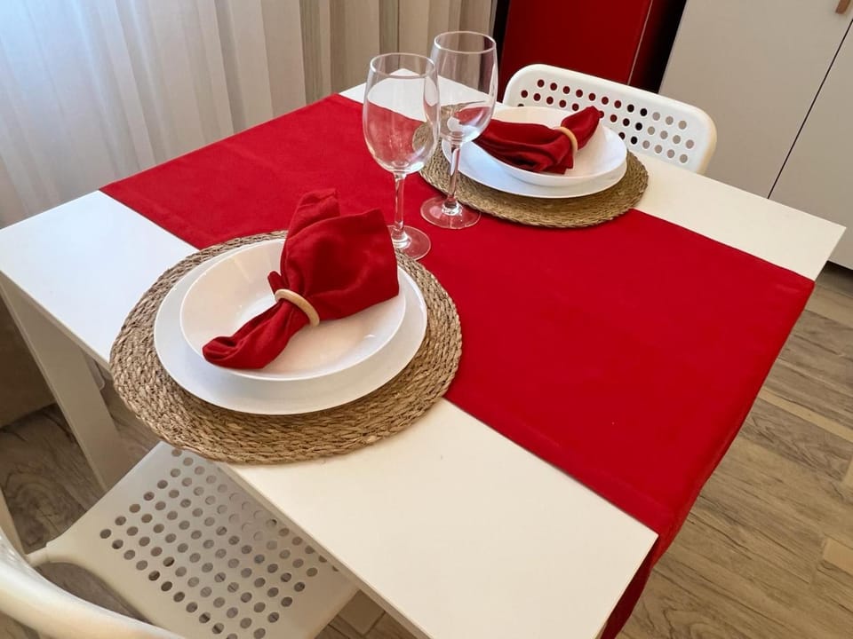 Dining area, Food