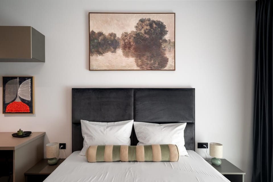 Bed, Photo of the whole room, Decorative detail, Bedroom