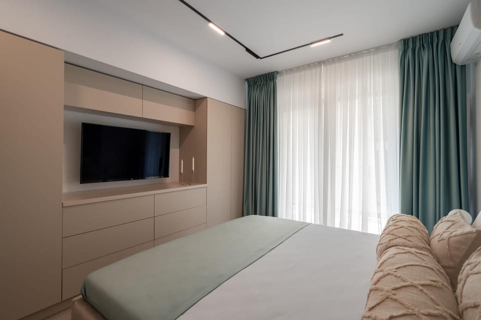 Bed, TV and multimedia, Photo of the whole room, Bedroom, heating, storage