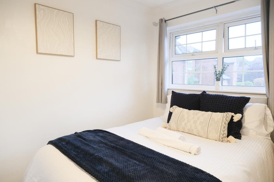 Premium Family & Contractor Free Park | EV Charger House in Rochdale