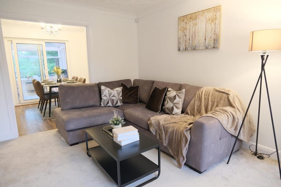 Premium Family & Contractor Free Park | EV Charger House in Rochdale