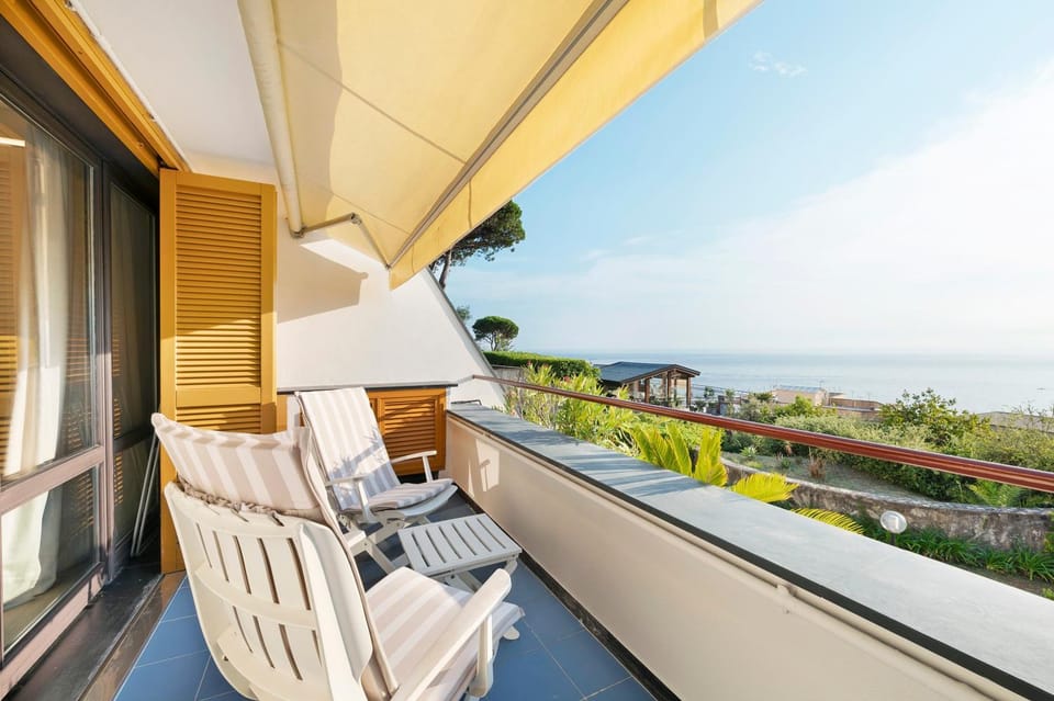 Terrace by the sea Apartment in Lavagna
