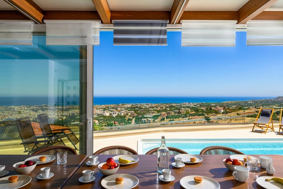 Dining area, Swimming pool