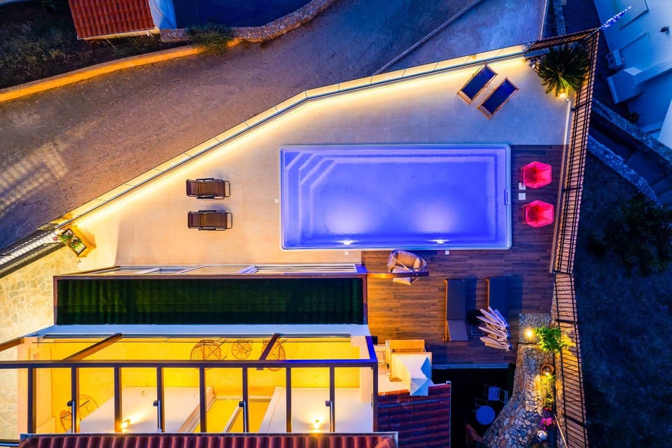 Communal lounge/ TV room, Night, Bird's eye view, Living room, Seating area