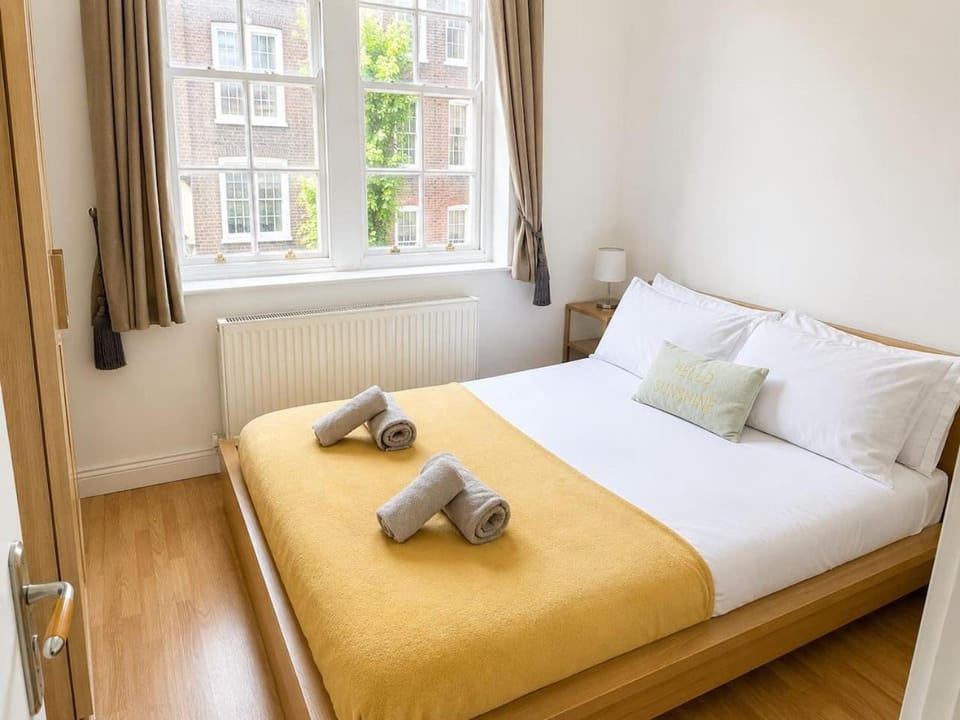 2 Bed Home with FREE Parking near Sydenham Station Apartment in London Borough of Southwark