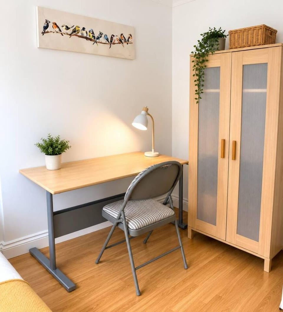 2 Bed Home with FREE Parking near Sydenham Station Apartment in London Borough of Southwark