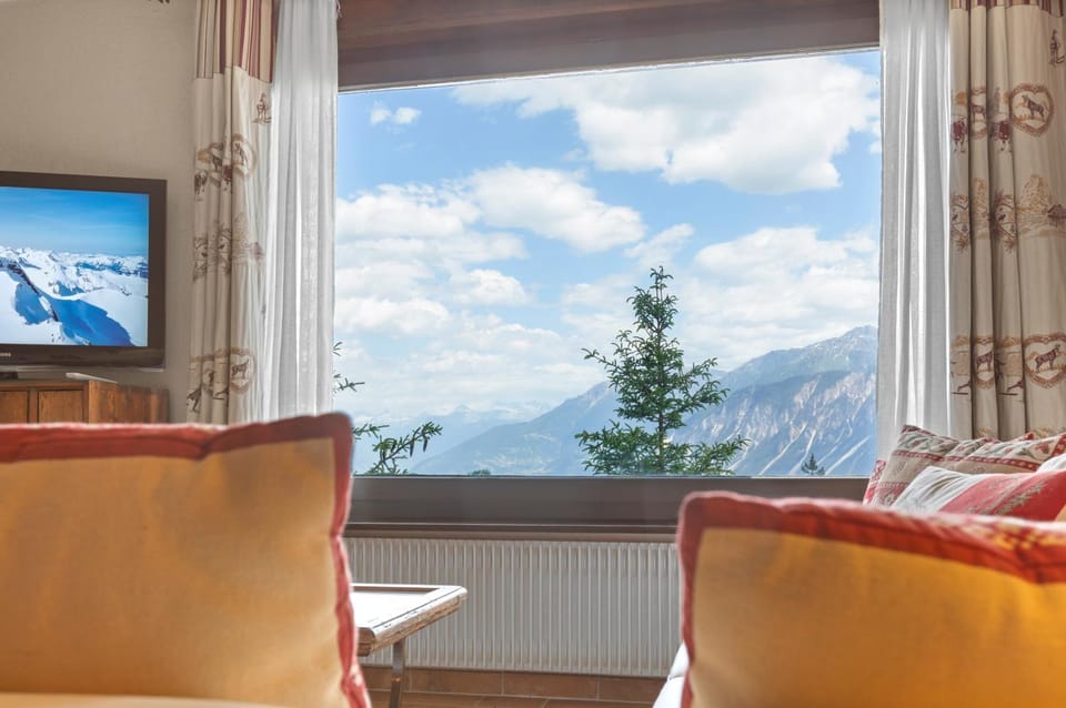 Living room, Mountain view