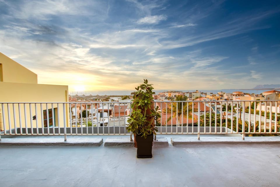 Property building, Day, View (from property/room), Balcony/Terrace, Balcony/Terrace, City view