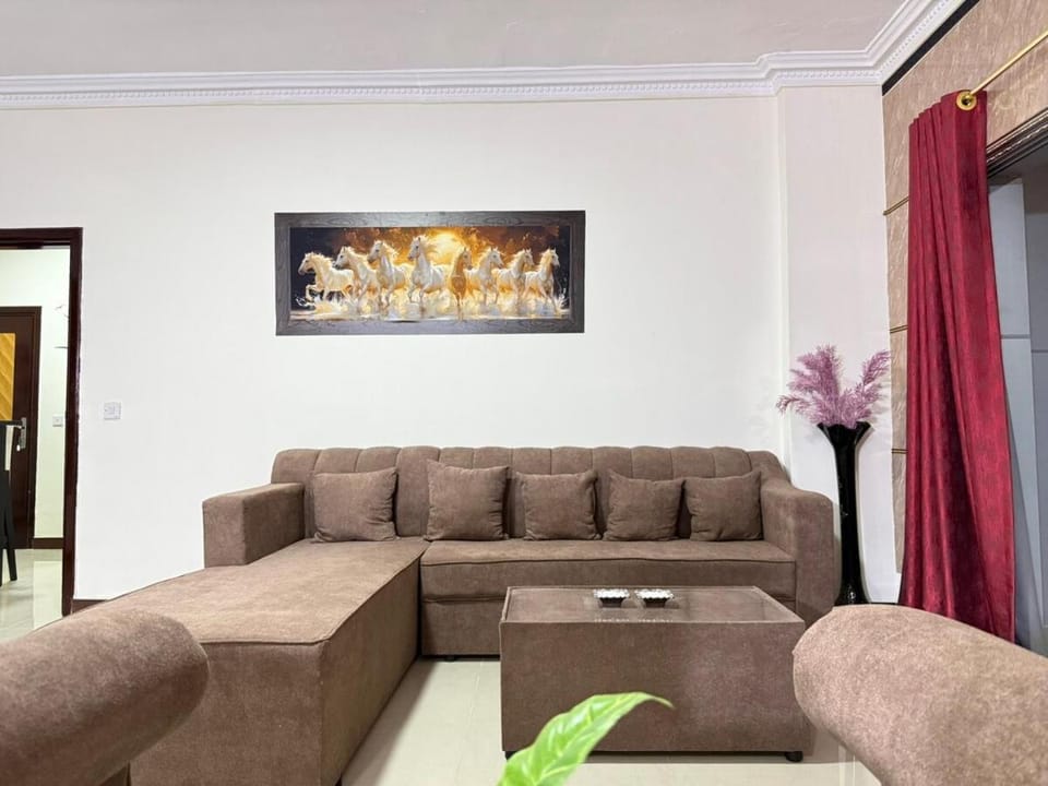Unmatched Location - A Large 2BR Sea-facing Flat Apartment in Al Sharjah