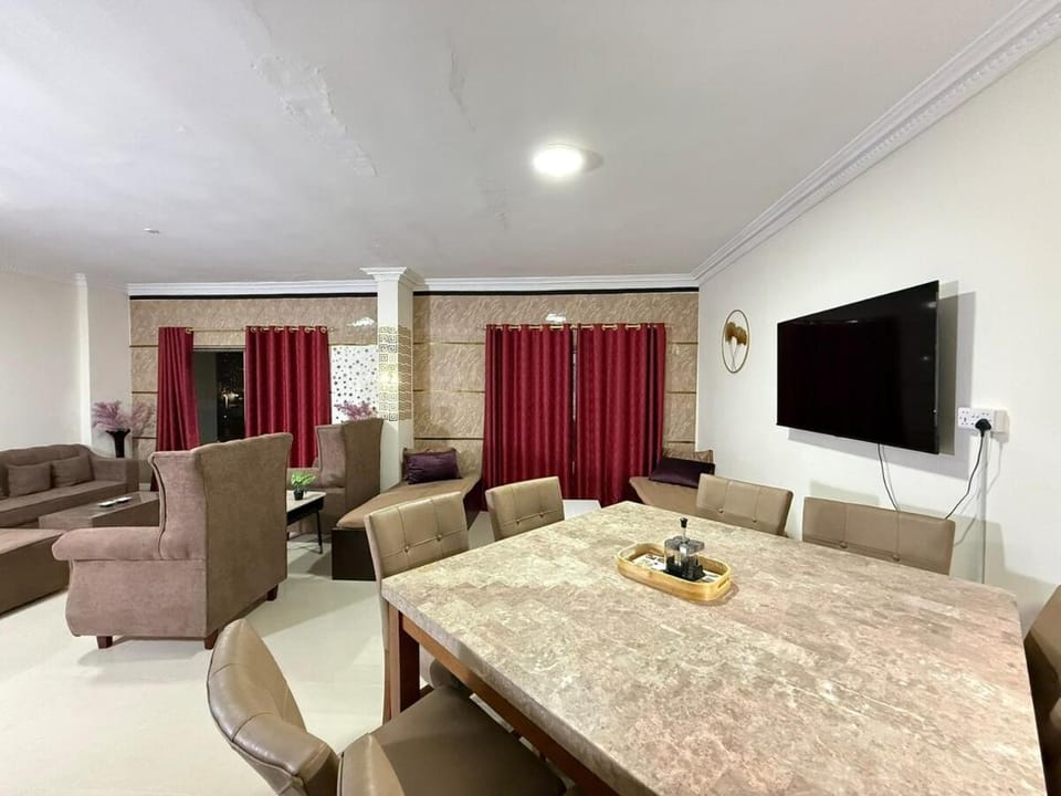Unmatched Location - A Large 2BR Sea-facing Flat Apartment in Al Sharjah