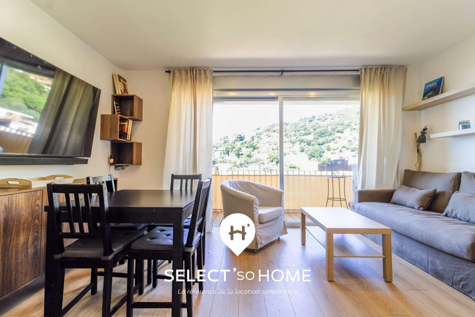 Communal lounge/ TV room, TV and multimedia, Living room, Seating area, Dining area