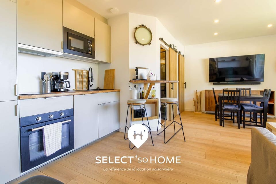 TV and multimedia, Kitchen or kitchenette, Dining area, dishwasher, oven, pet friendly, stove, toaster