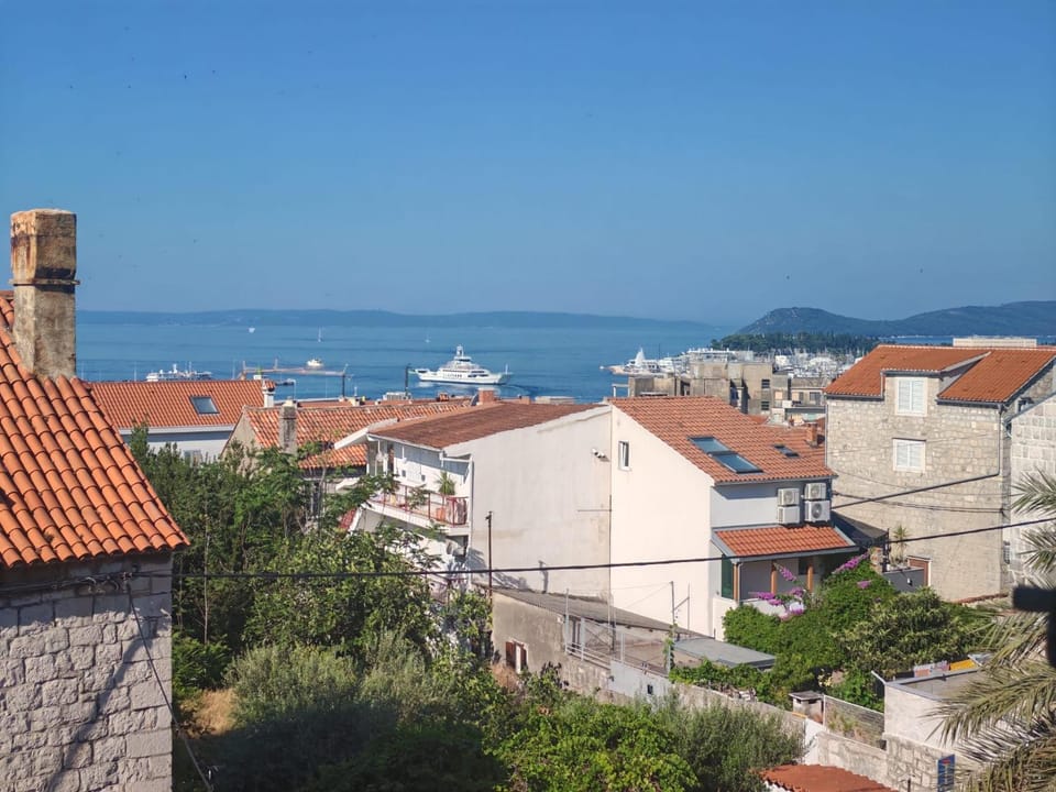 City view, Sea view