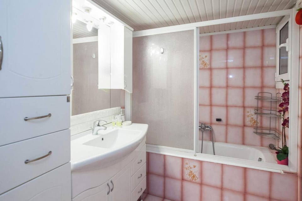 Elegant 2 Bd Apt with Balcony in Korydallos Square Apartment in Decentralized Administration of Attica
