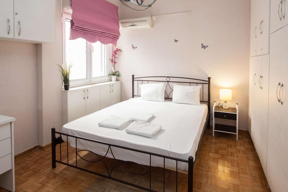 Elegant 2 Bd Apt with Balcony in Korydallos Square Apartment in Decentralized Administration of Attica