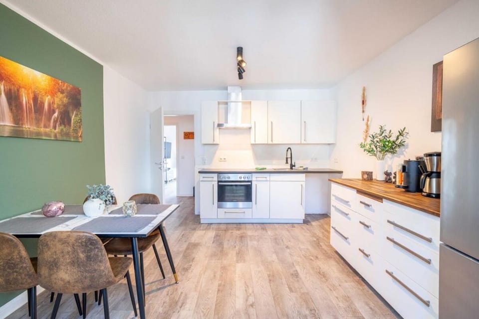 Kitchen or kitchenette, Dining area, dishwasher, oven, toaster