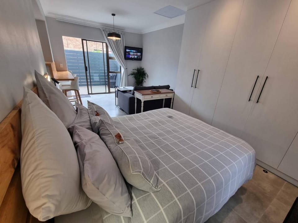 Saxon Guest Cottage Suite Apartment in Cape Town