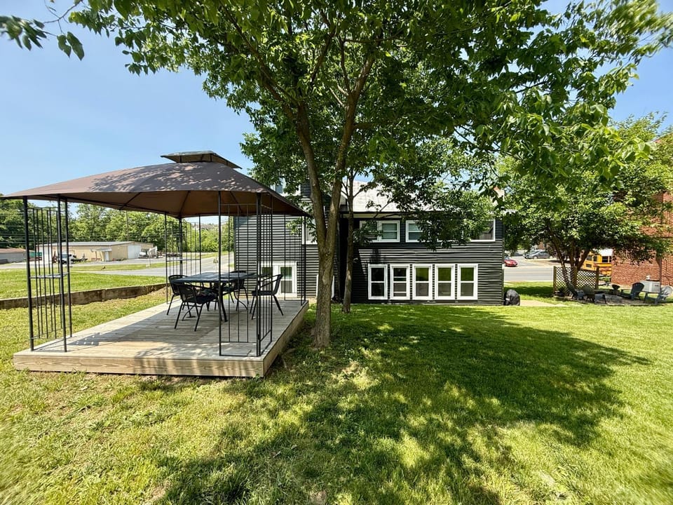 Property building, Spring, Day, Natural landscape, Seating area, Garden view