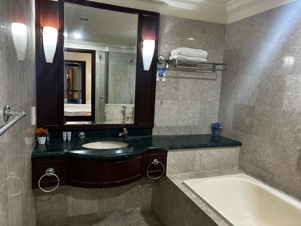 Shower, Bathroom, Bath, towels