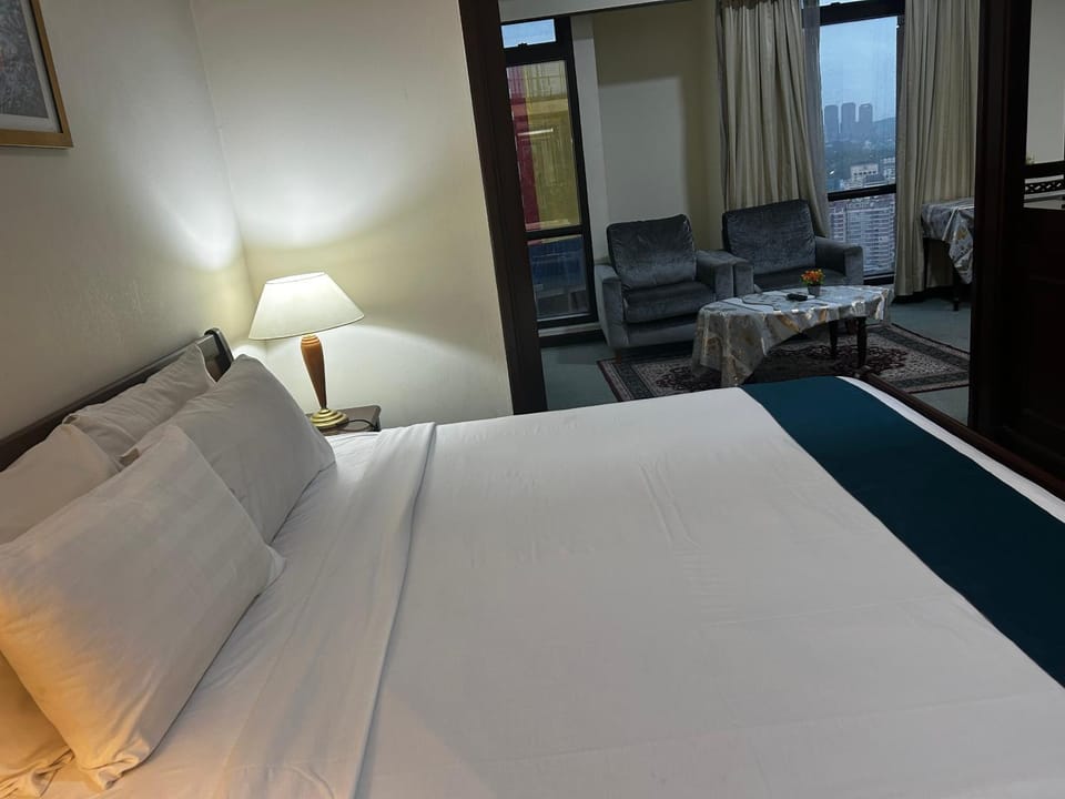 Bed, Living room, Photo of the whole room, Bedroom