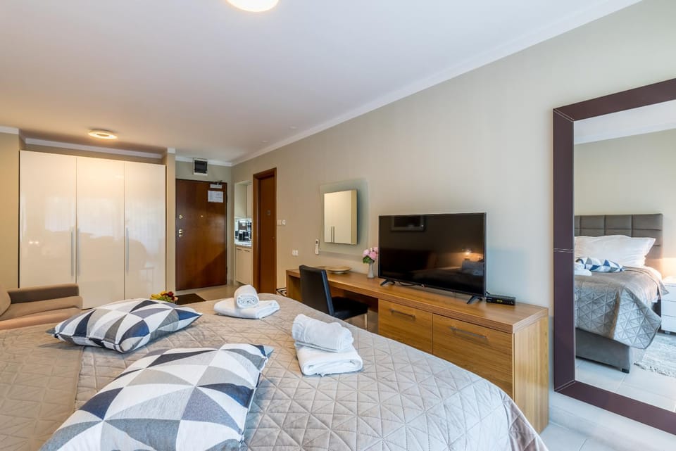 Bedroom, wardrobe