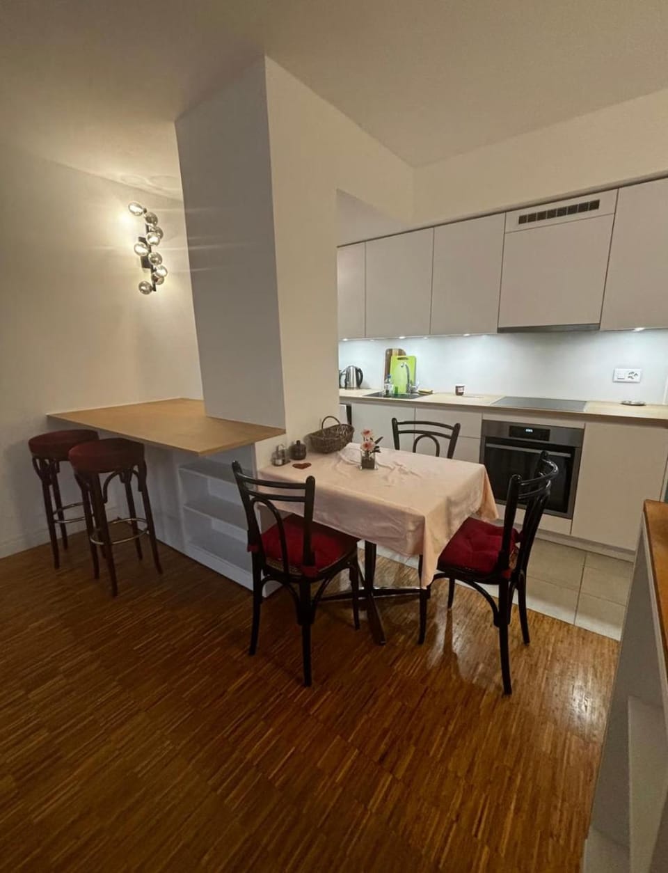 Shiraz Apartment in Lausanne