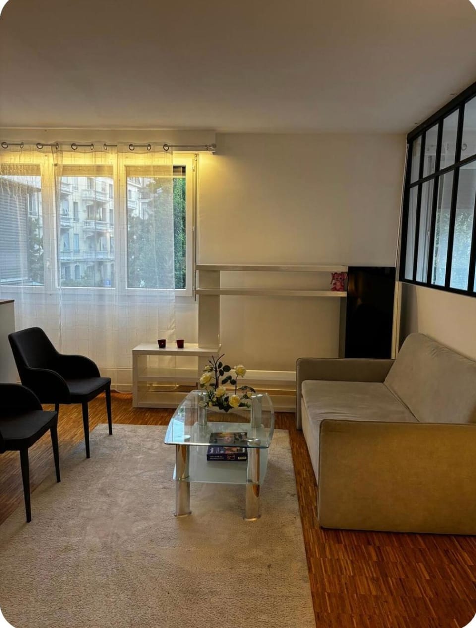 Shiraz Apartment in Lausanne