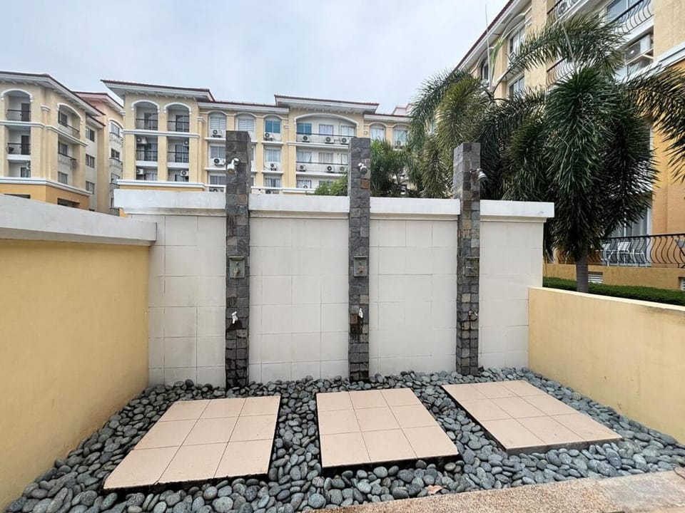 Shower, Swimming pool