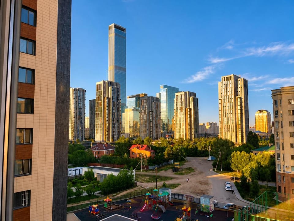 Property building, Day, Neighbourhood, City view, Street view, Location