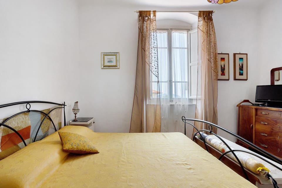 Property building, Living room, Bedroom