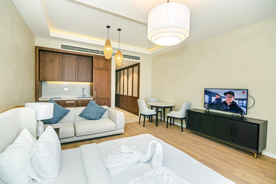 Bed, TV and multimedia, Living room, Bedroom, air conditioner