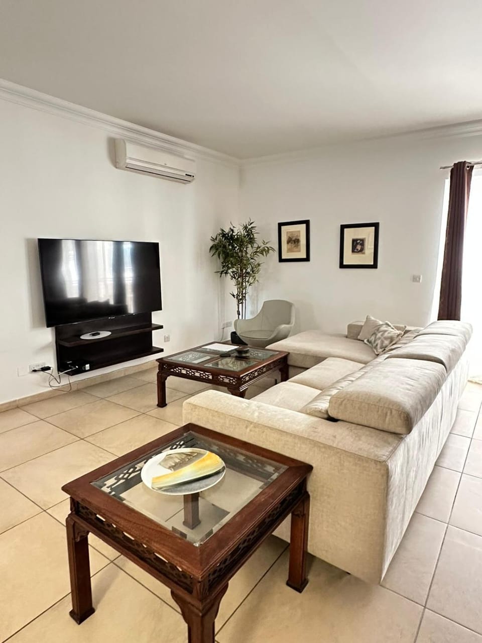Living room, Entertainment